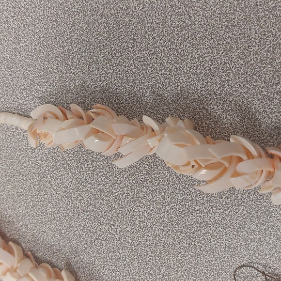 Hawaiian Style Pale Pink Shell Necklace and Matching Earrings - Picture 9 of 16
